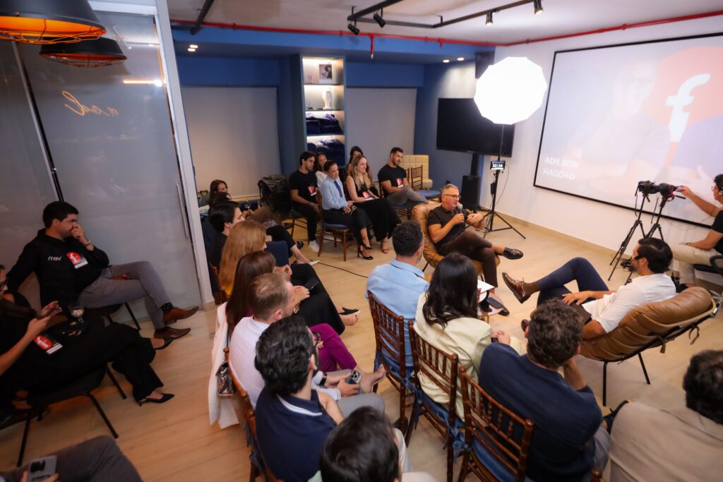 Gravação de podcast do Grupo First com Adilson Haddad | Crédito: Rafael Cautella