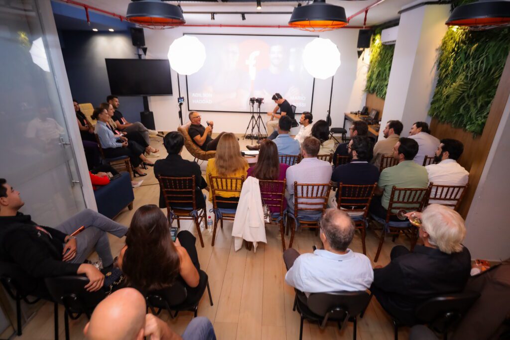 Gravação de podcast do Grupo First com Adilson Haddad | Crédito: Rafael Cautella