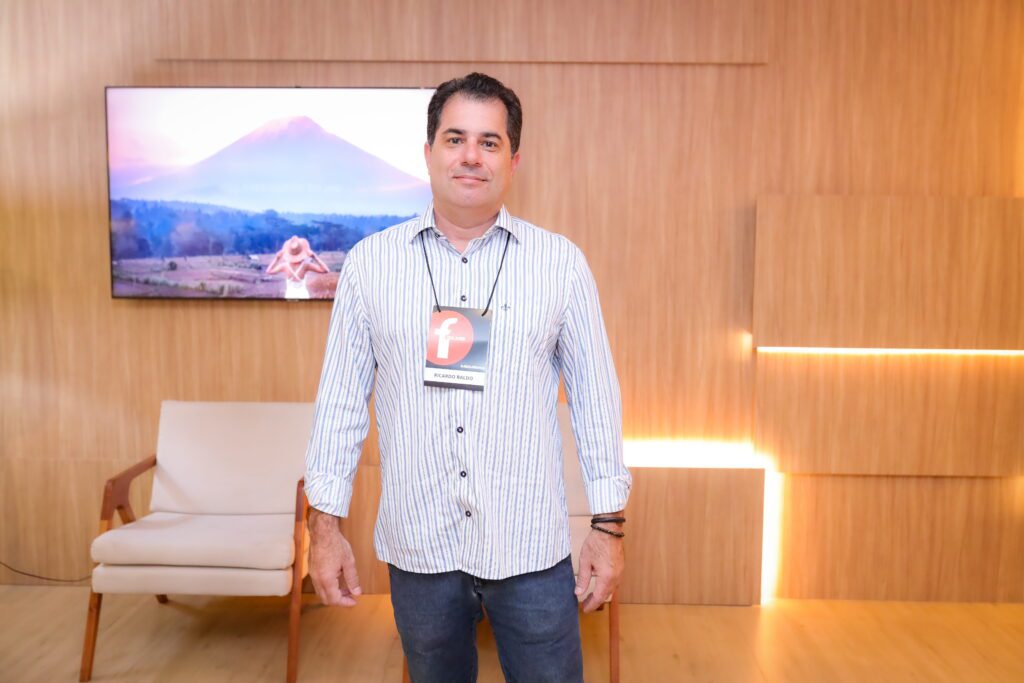 Gravação de podcast do Grupo First com Adilson Haddad | Crédito: Rafael Cautella
