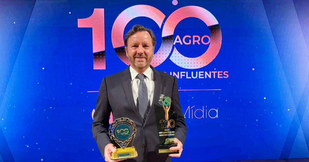 Marcos Fava Neves em premiação | Crédito: Agrimídia