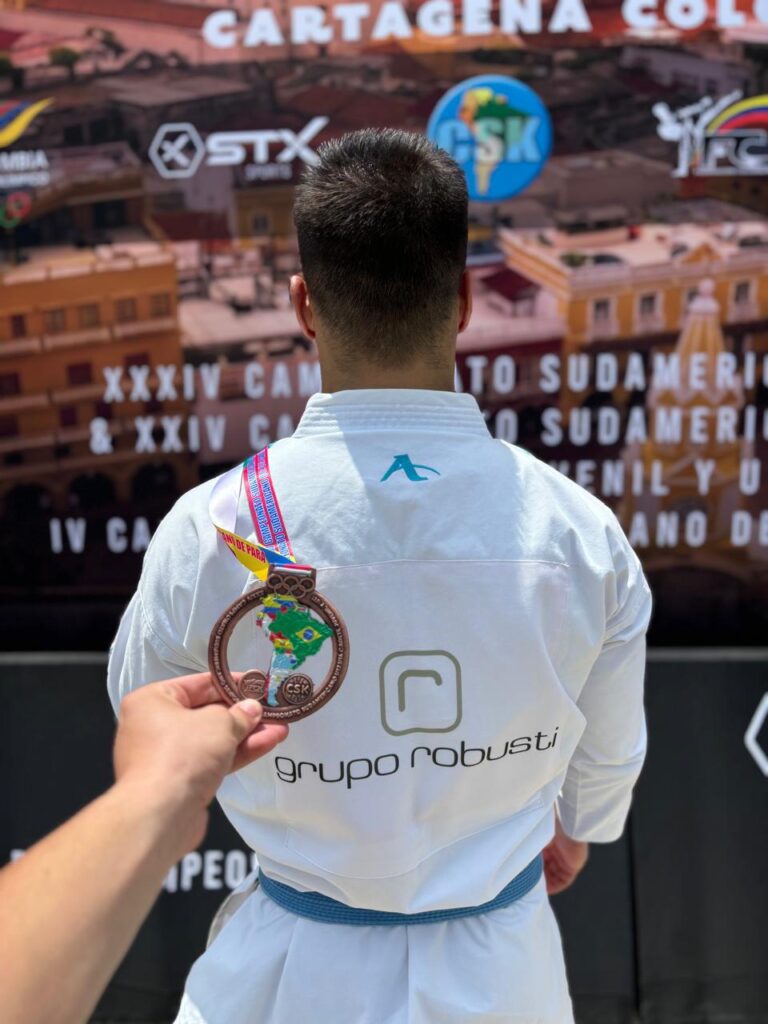 Christian Tavares conquistou a medalha de bronze no Kata por Equipes no Campeonato Sul-Americano de Karatê | Crédito: Divulgação