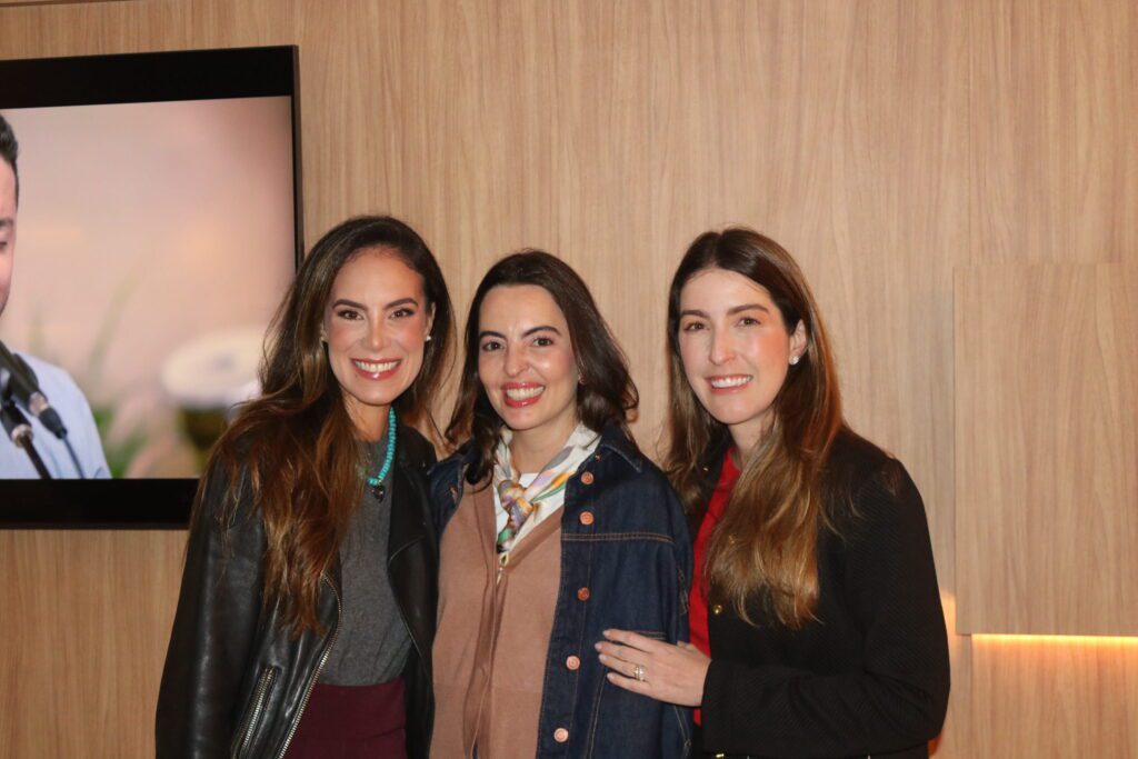 Helena Junqueira, Carolina Marques e Vitoria Tittoto, no First Night | Crédito: Divulgação