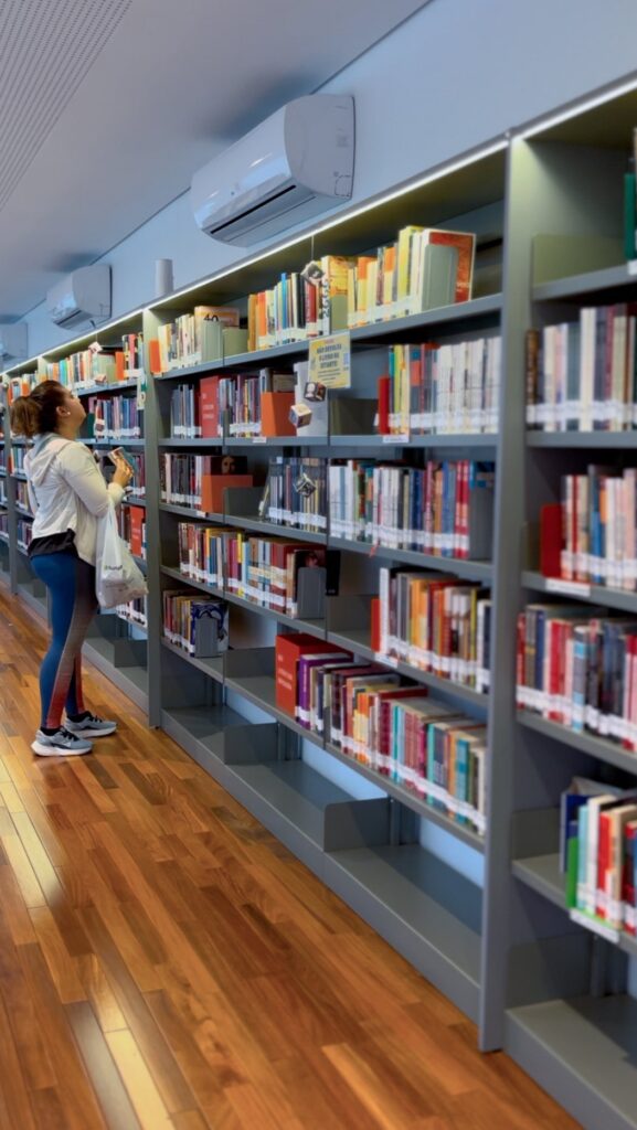 Biblioteca Sinha Junqueira