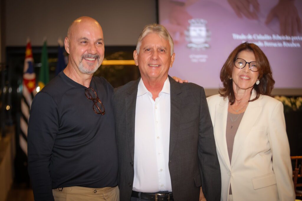 O arquiteto Fernando Rivaben recebe título de cidadão ribeirão-pretano | Crédito: Rafael Cautella