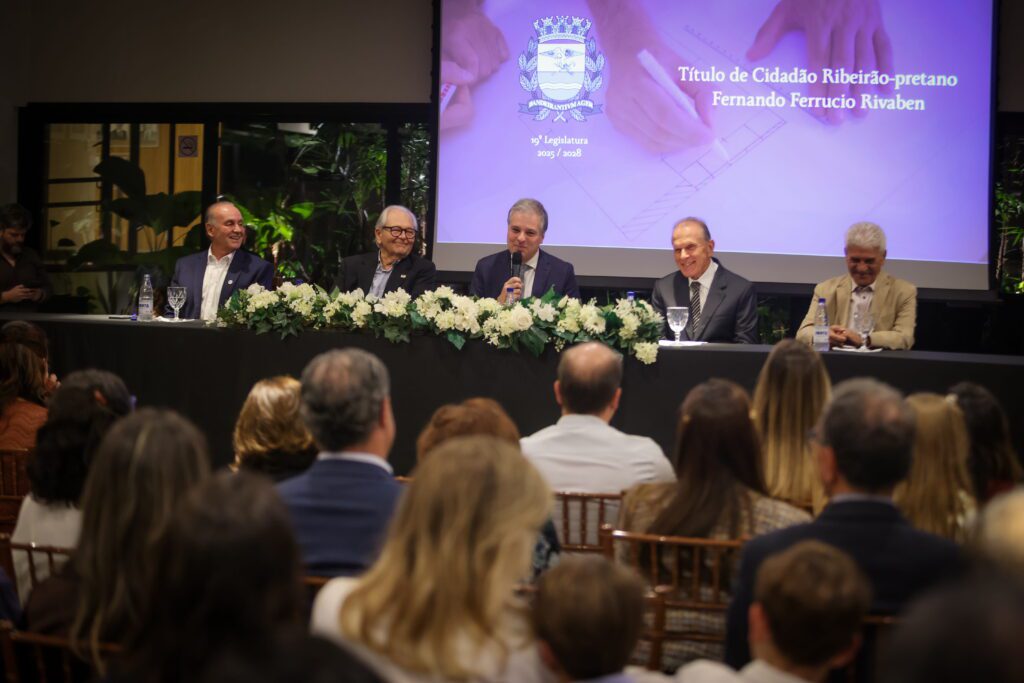 O arquiteto Fernando Rivaben recebe título de cidadão ribeirão-pretano | Crédito: Rafael Cautella