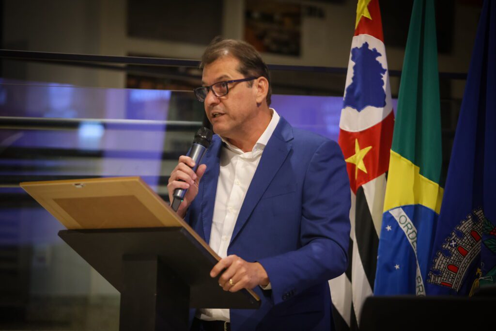O arquiteto Fernando Rivaben recebe título de cidadão ribeirão-pretano | Crédito: Rafael Cautella
