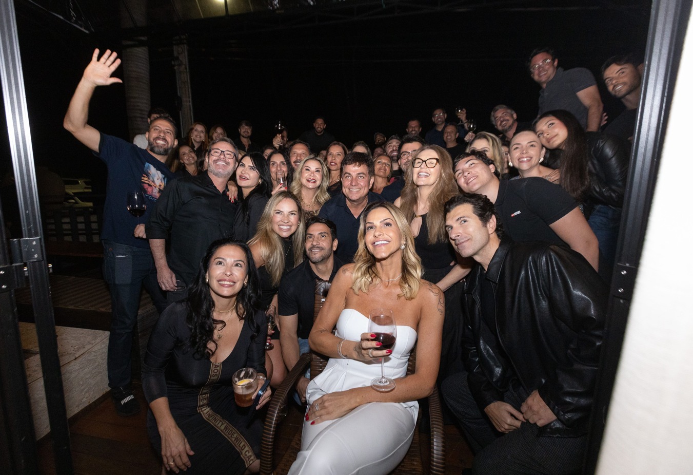 Noite no Zucker é marcada por curadoria musical, drinks autorais e muita animação | Crédito: Larissa Canhas