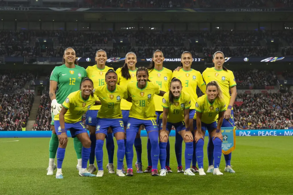 Seleção Brasileira na partida contra a Inglaterra | Crédito: Thais Magalhães (CBF)