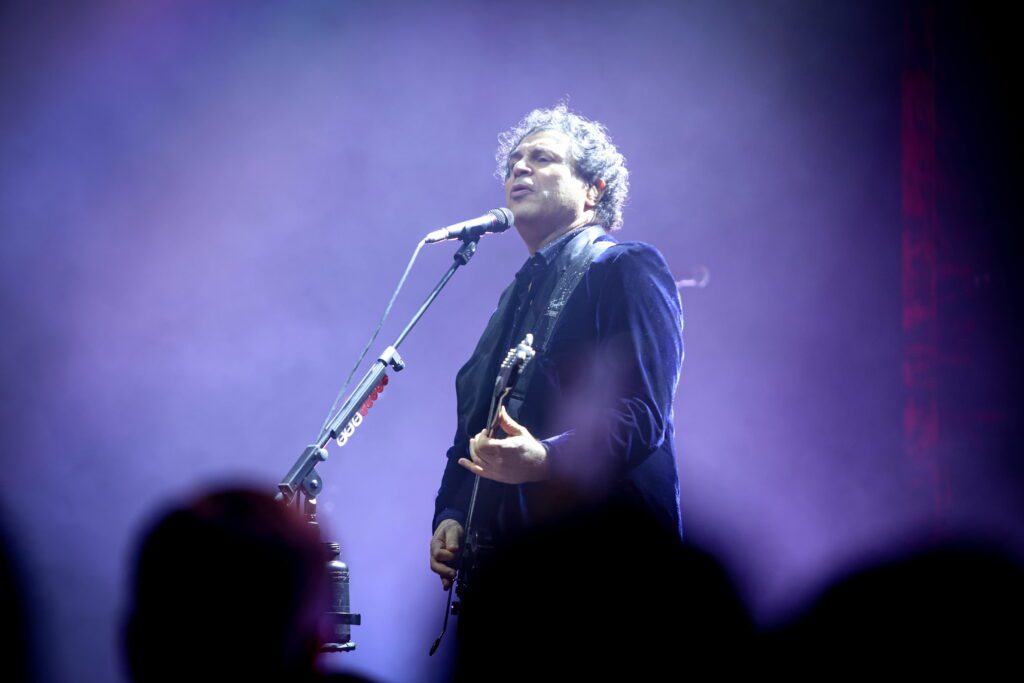 Frejat com Barão Vermelho no Multiplan Hall | Crédito: Rafael Cautella