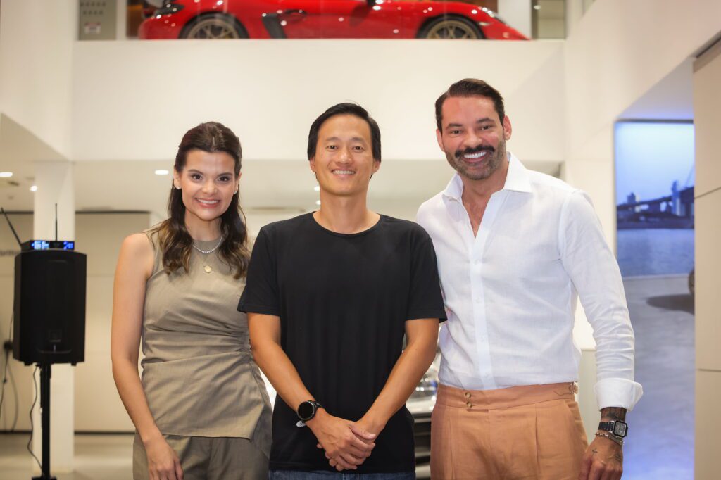 Dennis Wang participa de encontro na Porsche | Crédito: Rafael Cautella