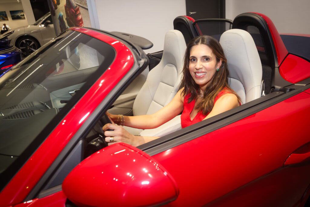 Dennis Wang participa de encontro na Porsche | Crédito: Rafael Cautella