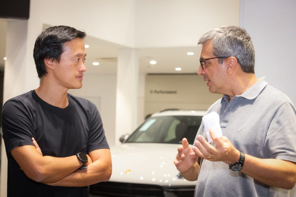 Dennis Wang participa de encontro na Porsche | Crédito: Rafael Cautella