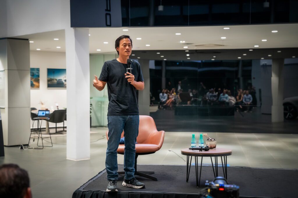 Dennis Wang participa de encontro na Porsche | Crédito: Vitorio Pagliuso