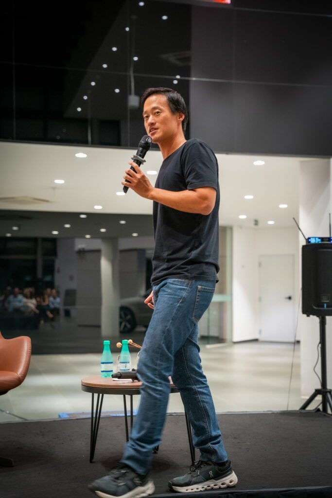 Dennis Wang participa de encontro na Porsche | Crédito: Vitorio Pagliuso