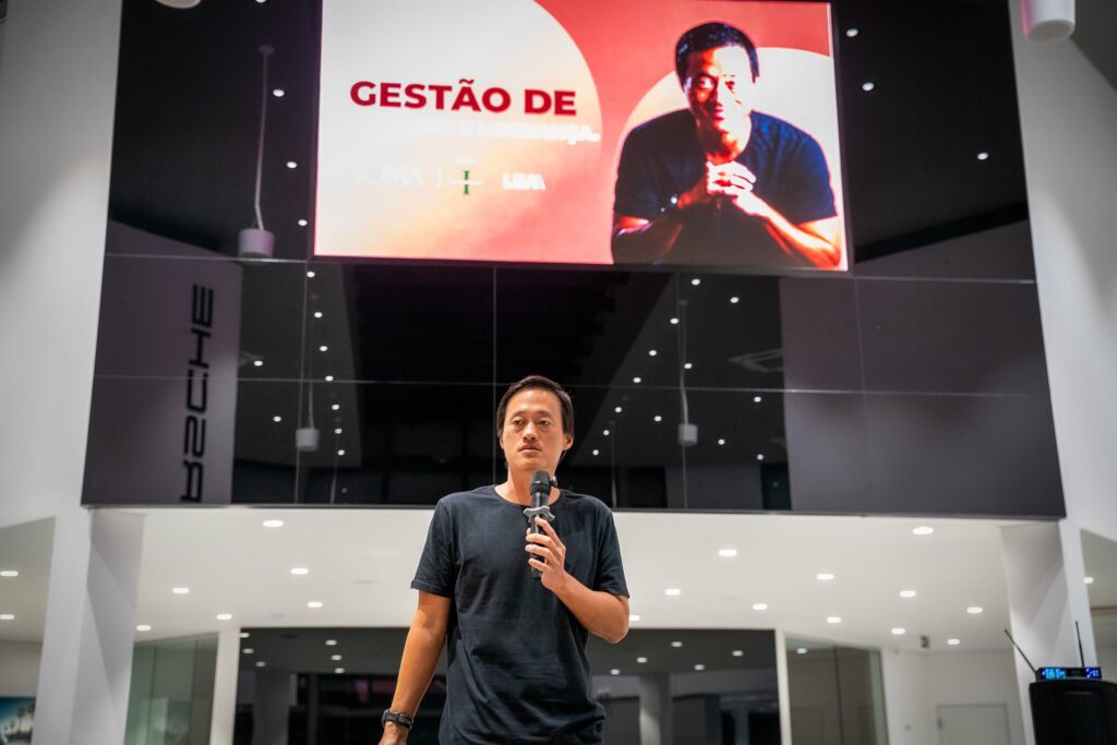 Dennis Wang participa de encontro na Porsche | Crédito: Vitorio Pagliuso