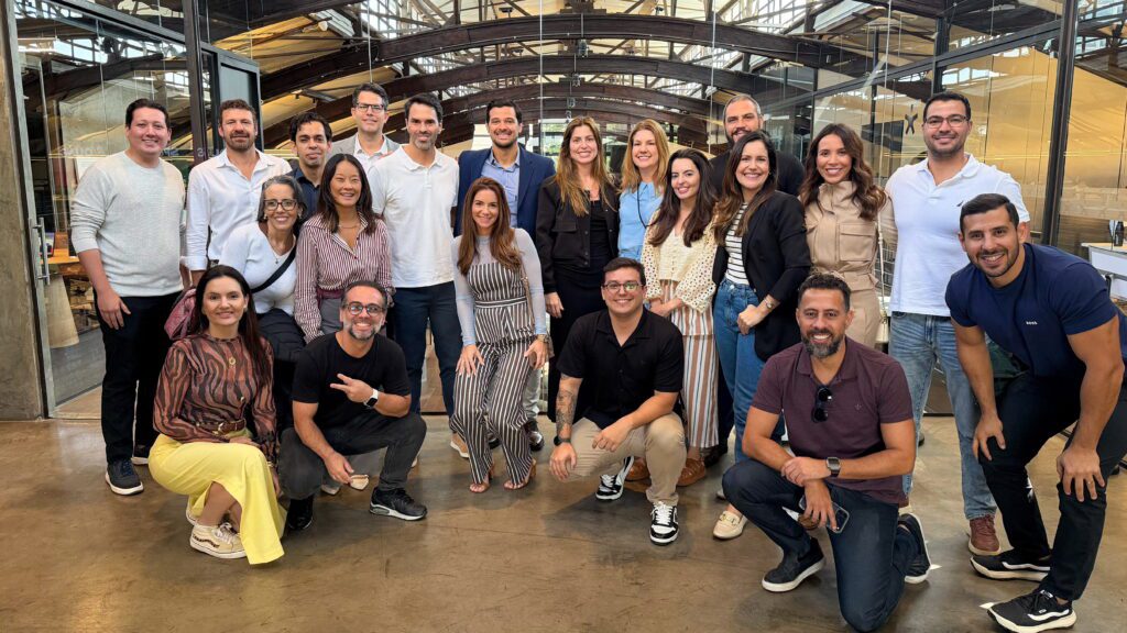 Grupo First na Spark, com o CEO Raphael Pinho | Crédito: Divulgação