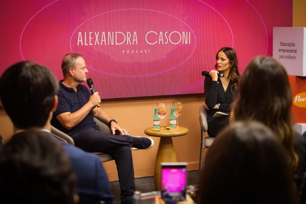 Podcast Transformar, de Alexandra Casoni, estreia formato com plateia | Crédito: Rafael Cautella