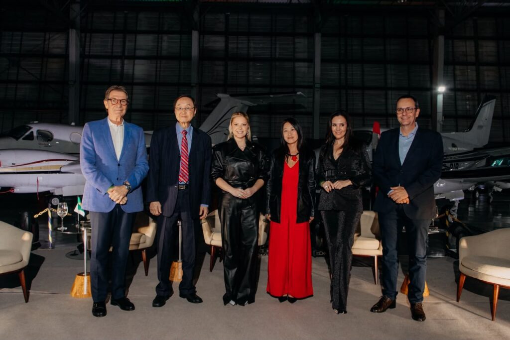 Hugo Cagno Filho, Charle Tang, Aryane Garcia, Su Jung Ko, Selma Nunes e Roberto Fava Scare | Crédito: Rafael Cautella