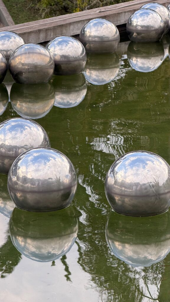 Obras de Yayoi Kusama, no Instituto Inhotim | Crédito: Arquivo pessoal Maura Robusti