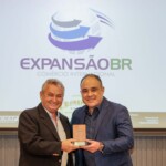 Osnin Paiva, presidente da Expansão BR Direita, com Leonidas Chaves de Oliveira Neto, secretário de Inovação e Desenvolvimento de Ribeirão Preto | Crédito: Fábrica de Retratos