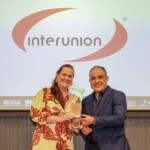 Karina Fattore, diretora da Interunion Comércio Internacional, com Leonidas Chaves de Oliveira Neto, secretário de Inovação e Desenvolvimento de RP | Crédito: Fábrica de Retratos