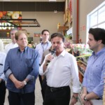 Chalim Savegnago discursa durante a reinauguração da loja 13 ao lado da diretoria do grupo e de autoridades | Crédito: Phábrica de Ideias