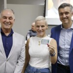 Entrega de carteirinhas da AEAARP | Crédito: Rafael Cautella