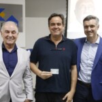 Entrega de carteirinhas da AEAARP | Crédito: Rafael Cautella