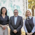 Maira Lisa Ferrari, gerente de marketing do RibeirãoShopping; Marcos Botelho, superintendente do RibeirãoShopping; e Angélica Fabbri, coordenadora do Museu Casa de Portinari | Crédito: Tábata Barbosa/Divulgação