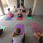 Aula de yoga no Marquises Park Residence | Crédito: Rafael Cautella